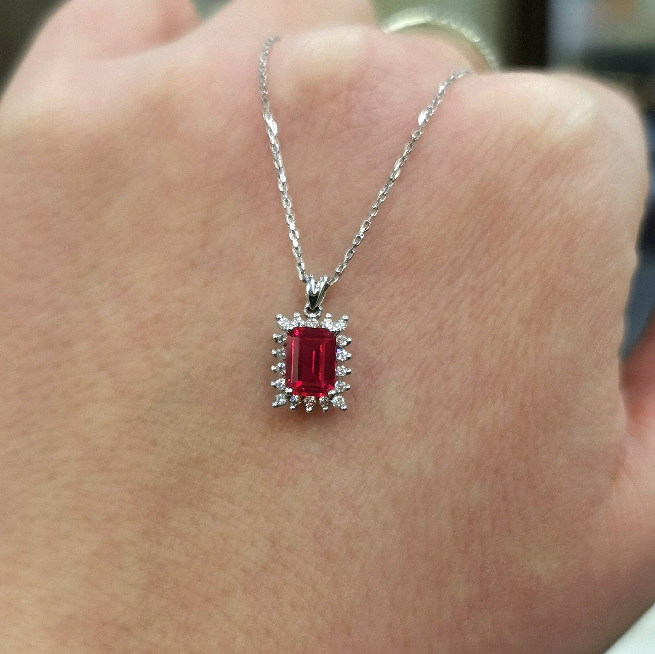 Висулка с диаманти и Рубин 1.32 карата